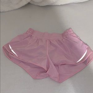 Lululemon hotty hot shorts pink 2.5 inch size 8
